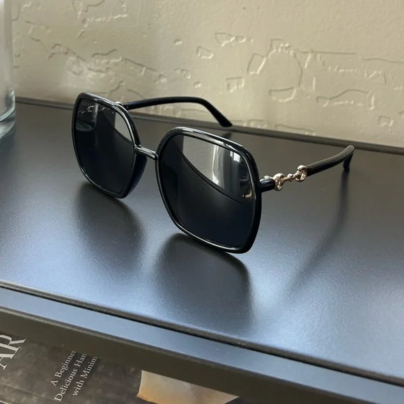 Square Gucci sunglasses - Picture 3 of 13